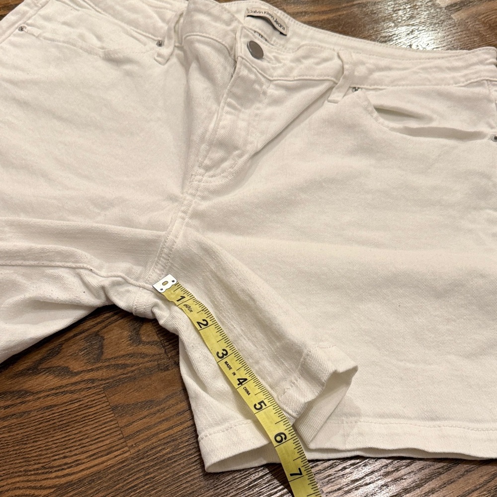 Calvin Klein Jeans Women's Cream Jean Shorts - Picture 4 of 6